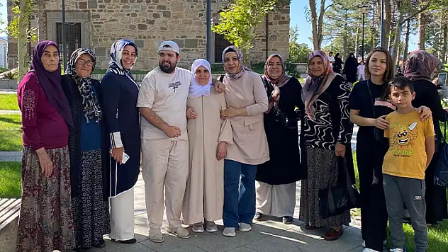 Seydişehir'de engelli genç umreye gönderildi
