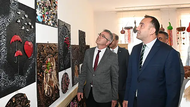 Seydişehir'de Halk Eğitim Merkezi sergisi açıldı
