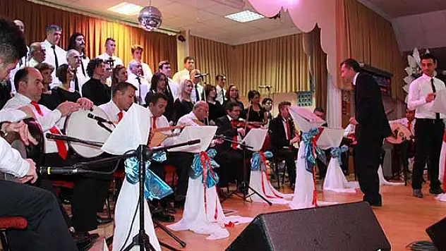 Seydişehir'de, halk müziği konseri