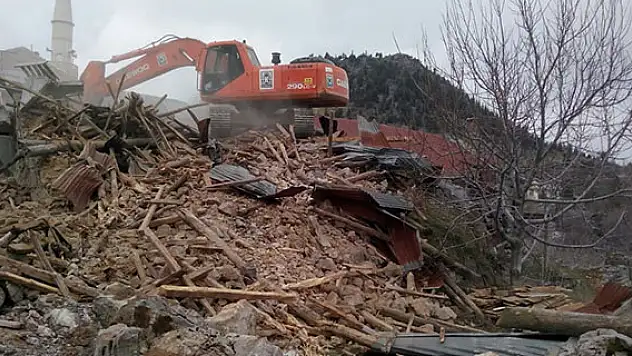 Seydişehir'de harabe yapılar yıkılıyor