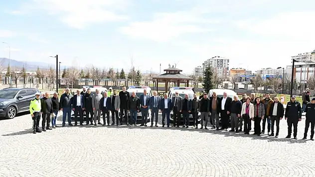 Seydişehir'de hayırsever iş insanlarından emniyete araç bağışı
