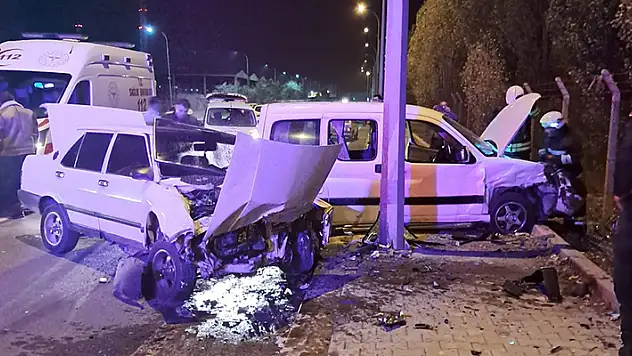 Seydişehir'de iki aracın çarpıştığı kazada 2 kişi yaralandı
