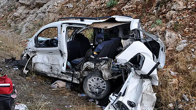Seydişehir'de iki ayrı kazada 12 kişi yaralandı