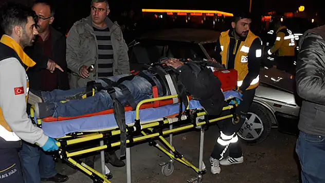 Seydişehir' de iki otomobil çarpıştı: 6 yaralı