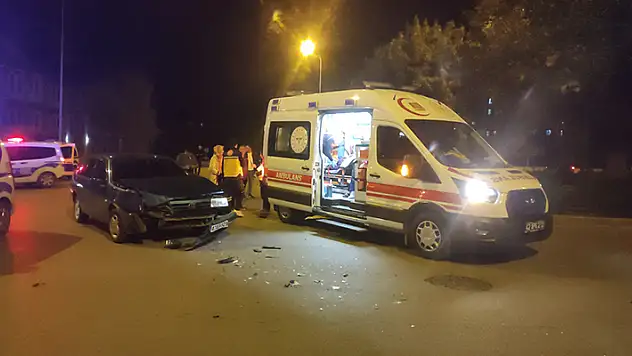 Seydişehir'de iki otomobilin çarpışması sonucu 1 kişi yaralandı
