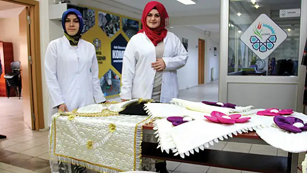 Seydişehir'de Komek sergisi açıldı