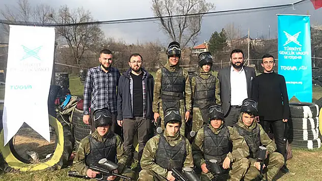 Seydişehir'de liseliler paintball turnuvasında yarışıyor