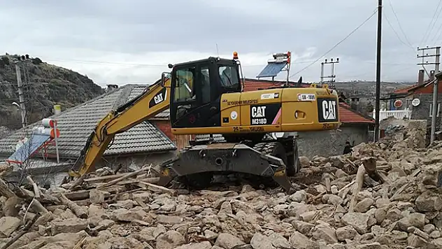 Seydişehir'de metruk binalar yıkılıyor