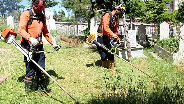Seydişehir'de mezarlık temizliği