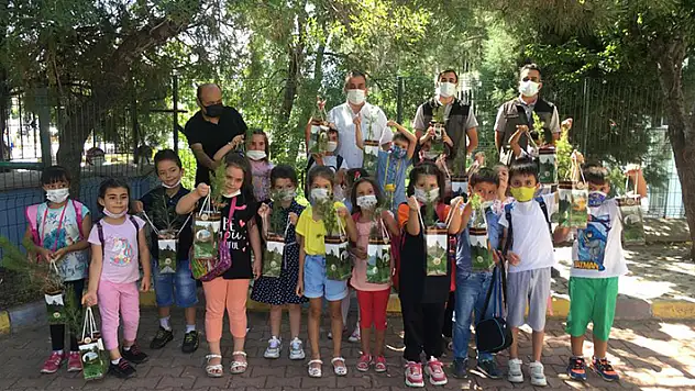 Seydişehir'de miniklere fidan hediyesi
