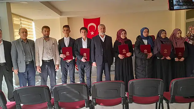 Seydişehir'de öğrenciler hafızlık belgelerini aldı
