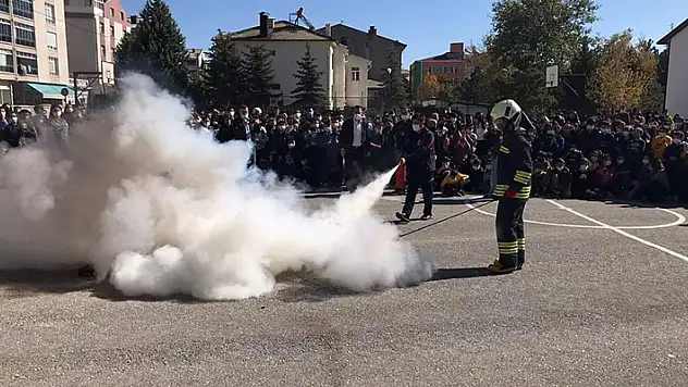 Seydişehir'de öğrencilere yangın eğitimi veriliyor
