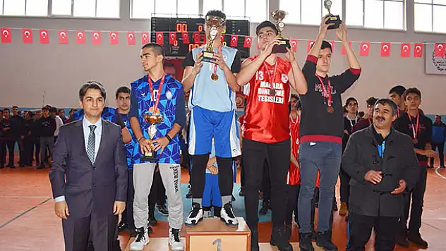 Seydişehir'de okul sporları ödül töreni