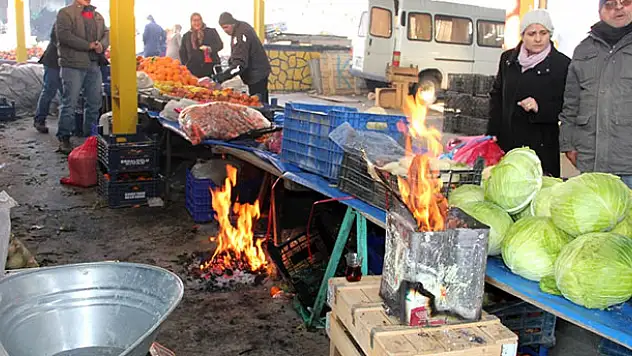 Seydişehir'de pazarcıların soğukla mücadelesi