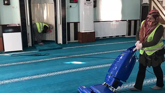 Seydişehir'de Ramazan öncesi cami temizliği