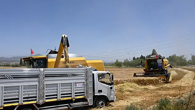 Seydişehir'de sezonun ilk arpa hasadı yapıldı
