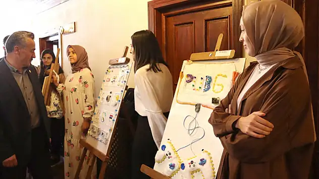 Seydişehir'de tıbbi atıklarla teknoloji bağımlılığı farkındalık sergisi açıldı

