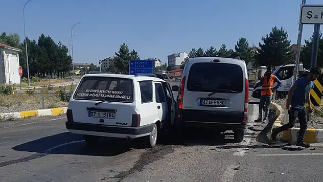 Seydişehir'de trafik kazası: 3 yaralı
