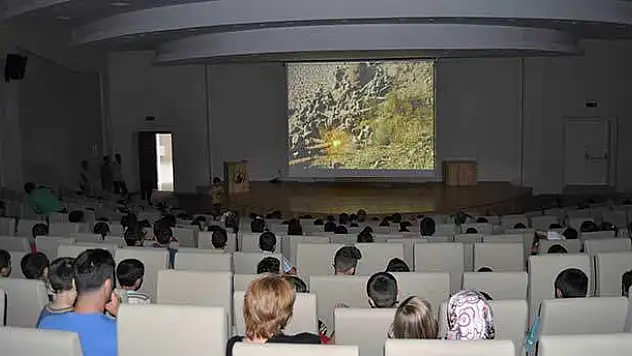 Seydişehir'de Yaz Spor Okulu Öğrencilerine Çanakkale Filmi