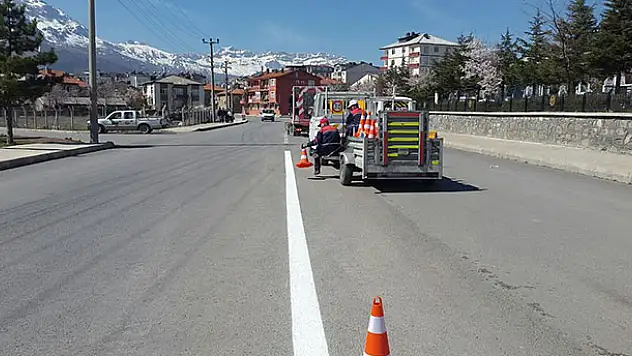 Seydişehir'de yol çizgileme çalışmaları başladı