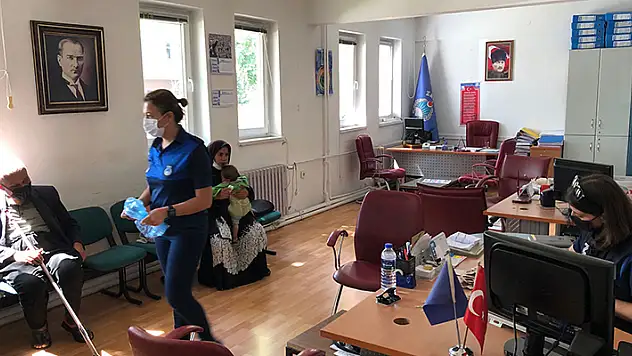 Seydişehir'de zabıta  dilencilik yapan 2 kişiyi yakaladı
