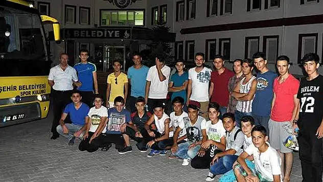 Seydişehir'den 20 öğrenci eğitim kampına gönderildi