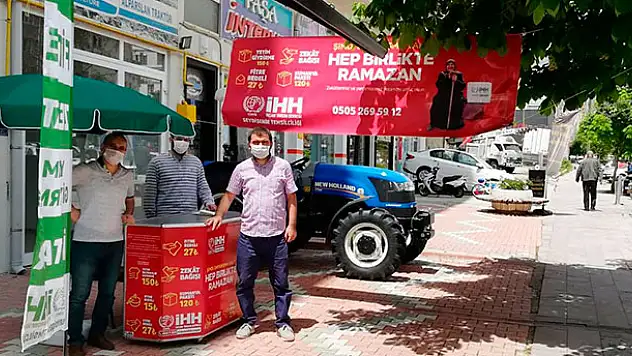 Seydişehir İHH Temsilciliği ürettiği maskeleri esnafa dağıttı