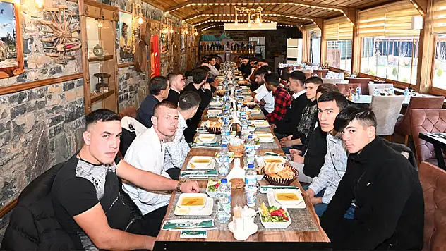 Seydişehir Kaymakamı Bakkal, asker adaylarıyla buluştu
