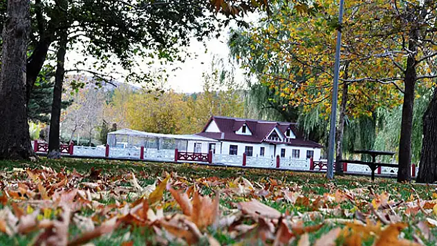 Seydişehir Kuğulu Park'ta kartpostallık görüntüler