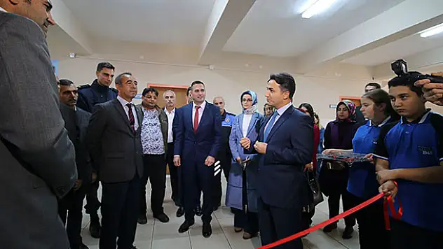 Seydişehir Mahmut Esat Ortaokulu'na kütüphane açıldı