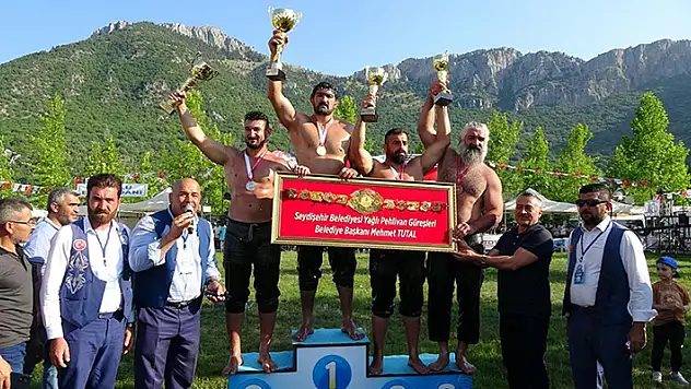 Seydişehir Yağlı Güreşleri'nde başpehlivan İsmail Koç oldu
