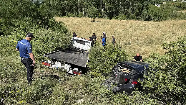 Seydişehir'de çekici ile otomobilin çarpıştığı kazada 4 kişi yaralandı
