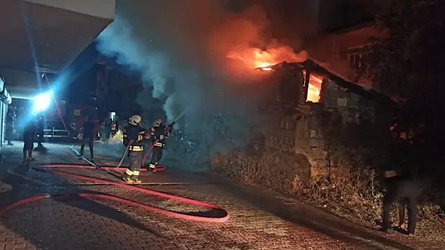 Seydişehir'de metruk depoda yangın