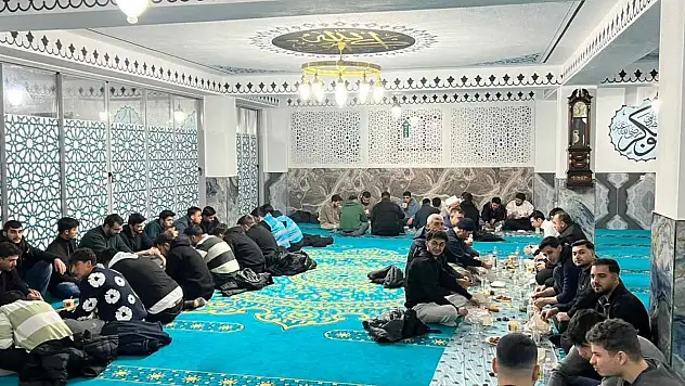 Seydişehir'de üniversite öğrencileri iftarda buluştu