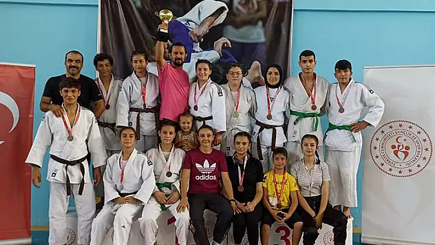 Seydişehirli judocular birincilik kürsüsünde
