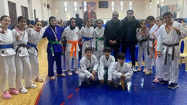 Seydişehirli minik judocular Konya'dan madalyalarla döndü