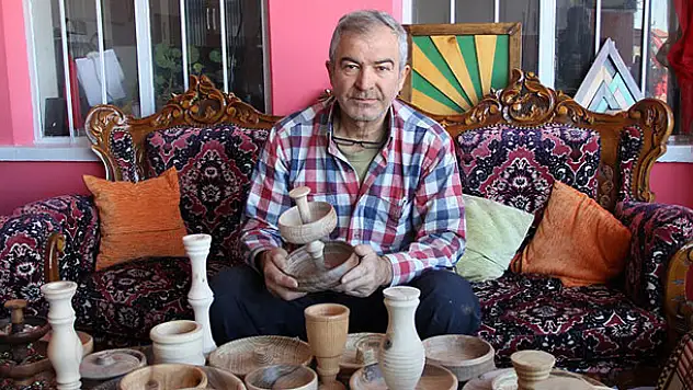 Seydişehirli Mustafa ustanın elinde ahşap malzemeler sanata dönüşüyor