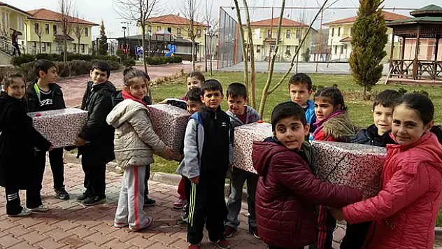 Seydişehirli öğrencilerin kimsesiz çocuklara ziyareti