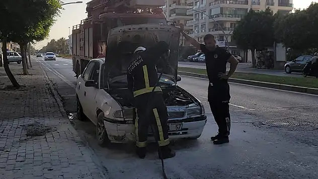 Seyir halendeyken yanan otomobil söndürüldü
