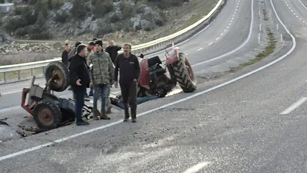 Seyir halindeki traktör ikiye bölündü: 1 ölü, 1 yaralı