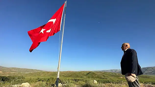 Seyit Tahir Dede'nin hüzünlü bayrak nöbeti
