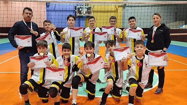 Seyit Ulugülyağcı Küçük Erkekler Voleybol takımı, Türkiye yarı finaline yükseldi