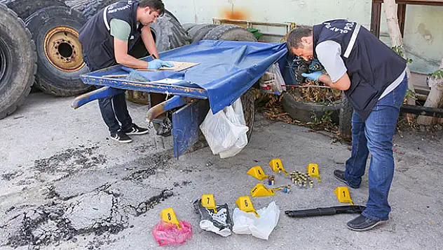 Seyyar satıcının meyve tezgahından pompalı tüfek çıktı