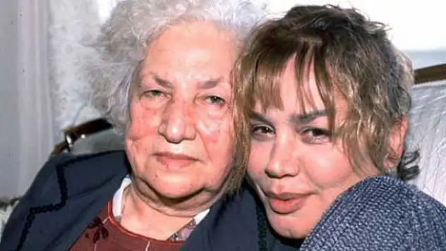 Sezen Aksu annesini yalnız bırakmıyor