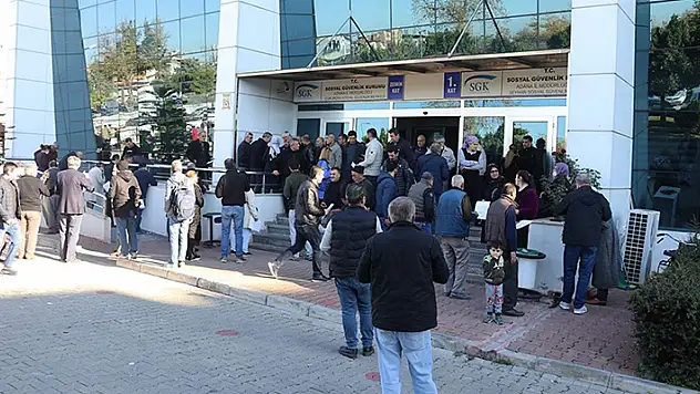 SGK merkezleri borçlanma başvuruları için yarın da mesai yapacak
