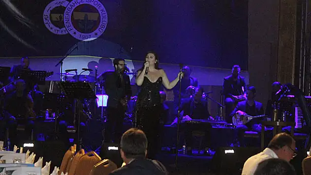 Sibel Can Konya Fenerbahçeliler Derneği için sahneye çıktı