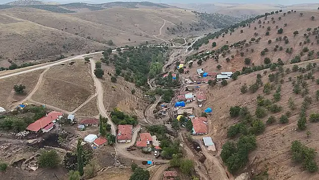 Şiddetli yağış sele dönüştü: Köylüler, dereyi tıkayan komşularına tepki gösterdi
