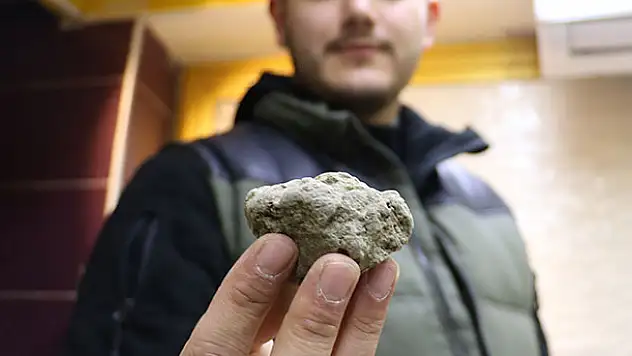 Şifa bulmak için toprak yiyorlar