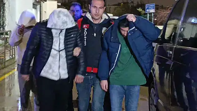 Sigara tartışmasında kardeşlerden 1'ini öldürüp, 2'sini yaralayan 5 şüpheli tutuklandı