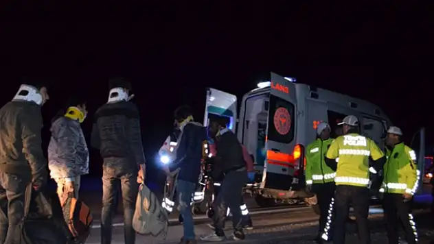 Sığınmacıları taşıyan minibüsün devrilmesi sonucu bir kişinin ölümüyle ilgili sürücü tutuklandı